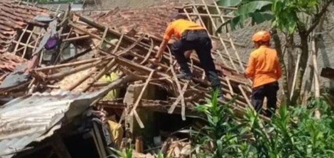 Banjir & Angin Kencang Bogor 459 Jiwa Terdampak, 52 Rumah Rusak