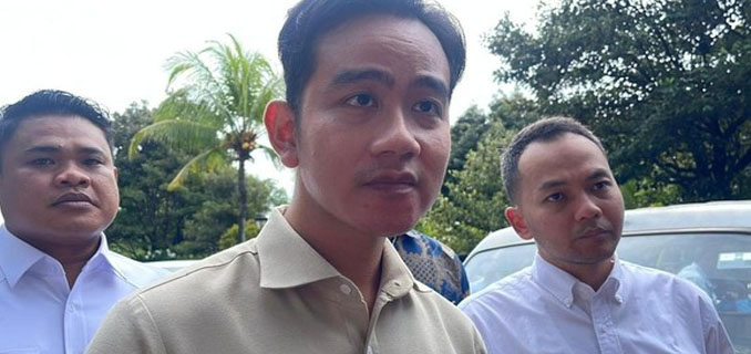 Gibran Dorong Anak-Anak Hilisebua Nias Manfaatkan Listrik untuk Belajar